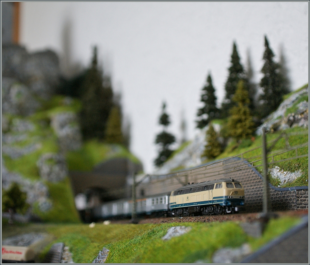 Je kleiner die Modellbahn, desto mehr bereit die Tiefenschärfe Probleme: Eine V 216 auf meiner Z-Anlage (Variante 1)

20. Juni 2011