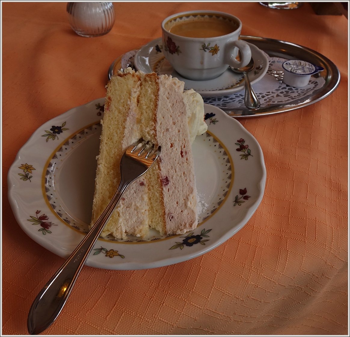 Kaffepause: einmal mit Erdeersahnetorte und...
(15.07.20169