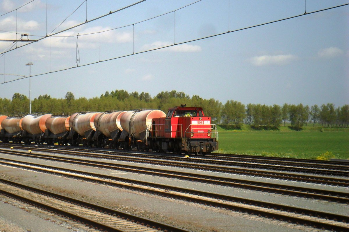 Kalkzug mit 6519 treft am 24 April 2019 in Lage Zwaluwe ein.