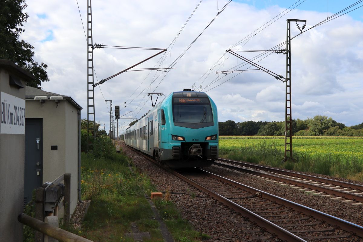 Keolis Eurobahn Stadler FLIRT 3 Triebzug ET 4 03 Bahnbergang Devesstrae, Salzbergen 16-09-2021.

Keolis Eurobahn Stadler FLIRT 3 treinstel ET 4 03 overweg Devesstrae, Salzbergen 16-09-2021.