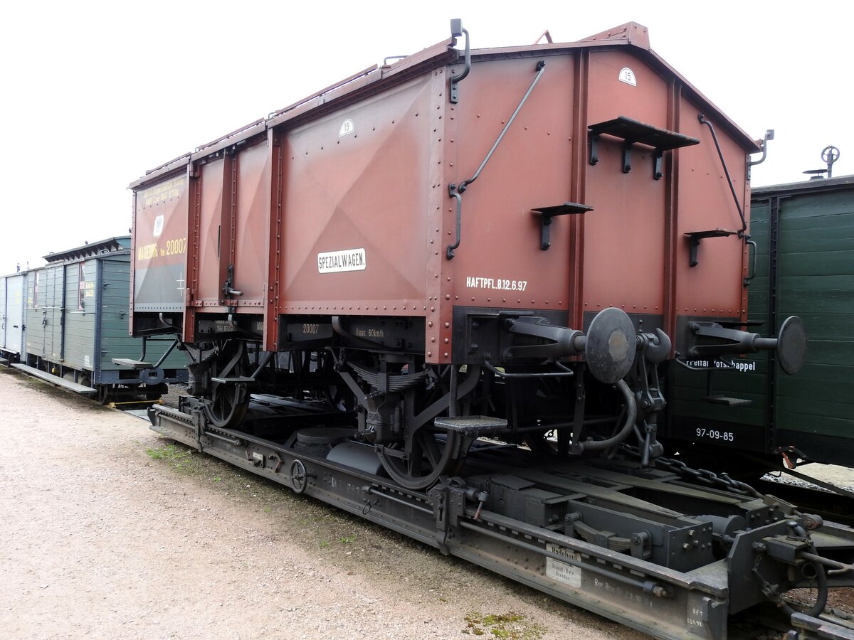 Klappdeckelwagen  Magdeburg Nr.20007  auf Rollwagen in Radebeul-Ost am 11.04.2016.