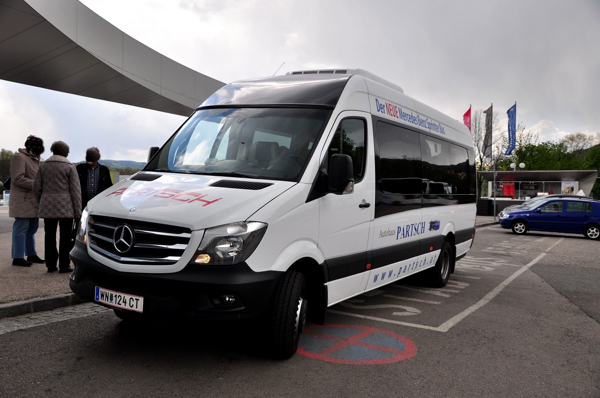 Kleinbus MB Sprinter 519 Bluetec von Partsch Reisen aus �sterreich am 18.4.2015 in Krems.