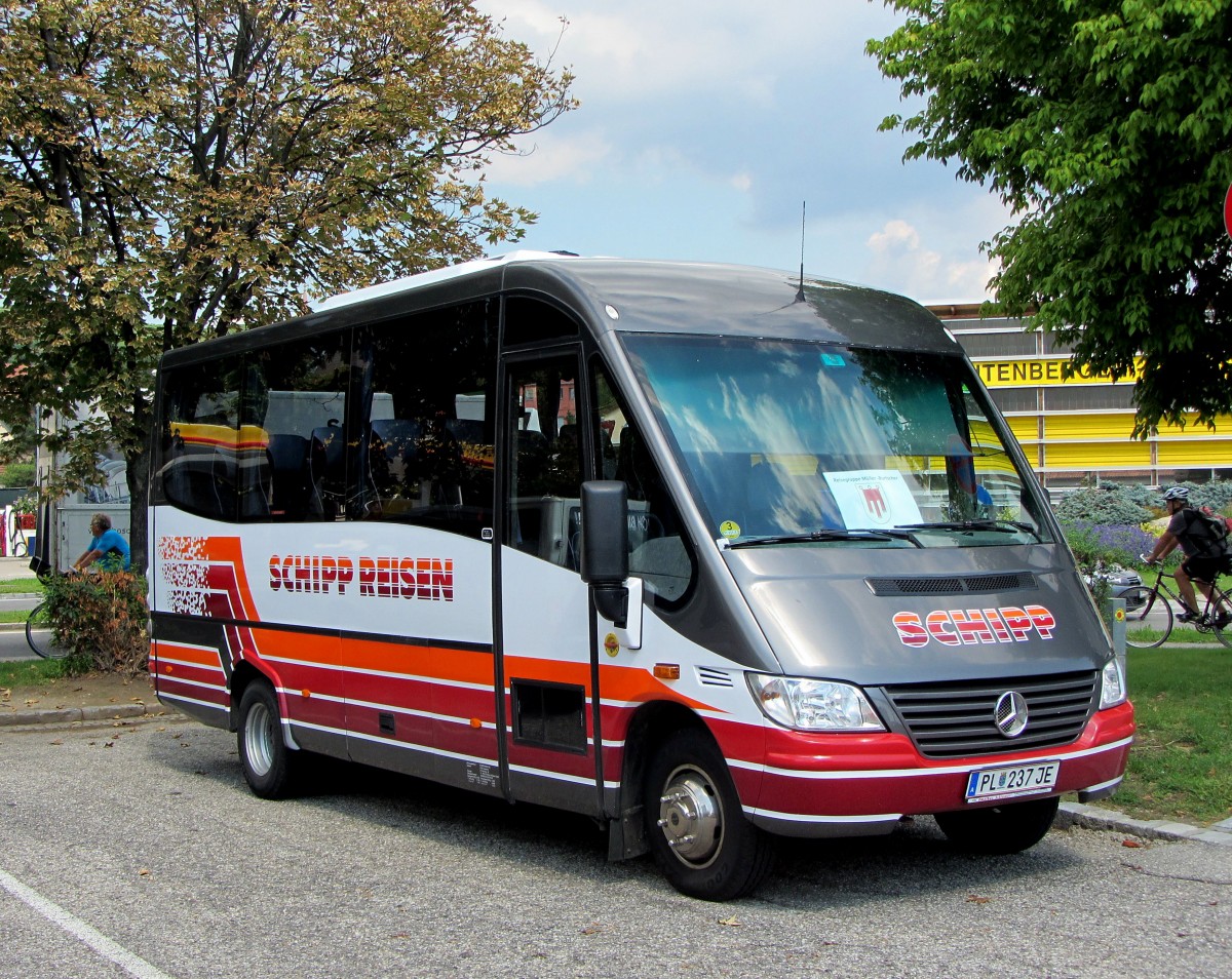 Kleinbus Mercedes Benz von SCHIPP Busreisen aus Nieder�sterreich am 30.8.2013 in Krems an der Donau unterwegs.