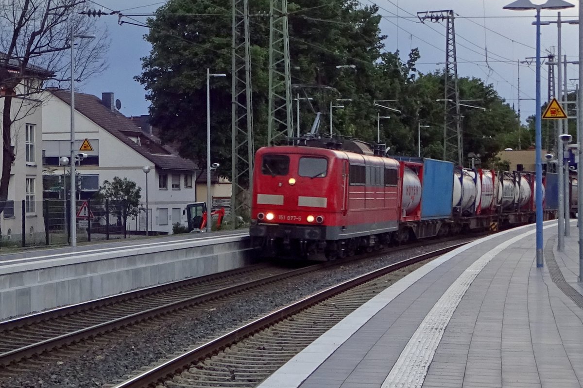 KLV mit 151 077 d�nnert am 7 Juni 2019 durch Remagen.