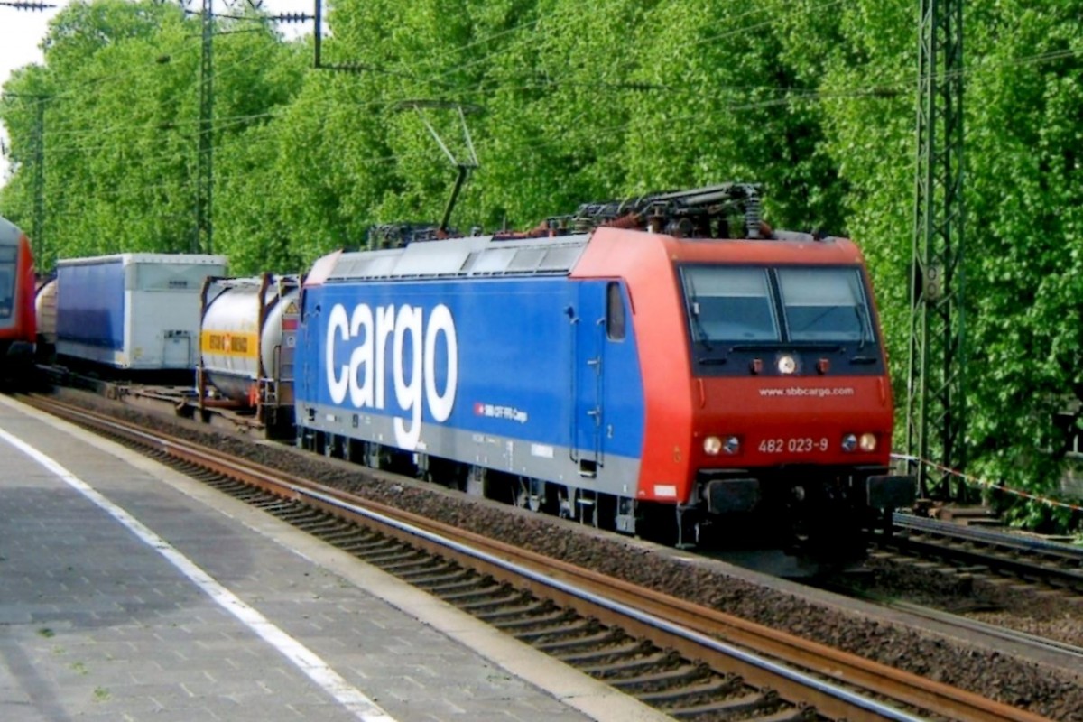 KLV mit 482 023 durchfahrt am 27 September 2010 K�ln S�d.