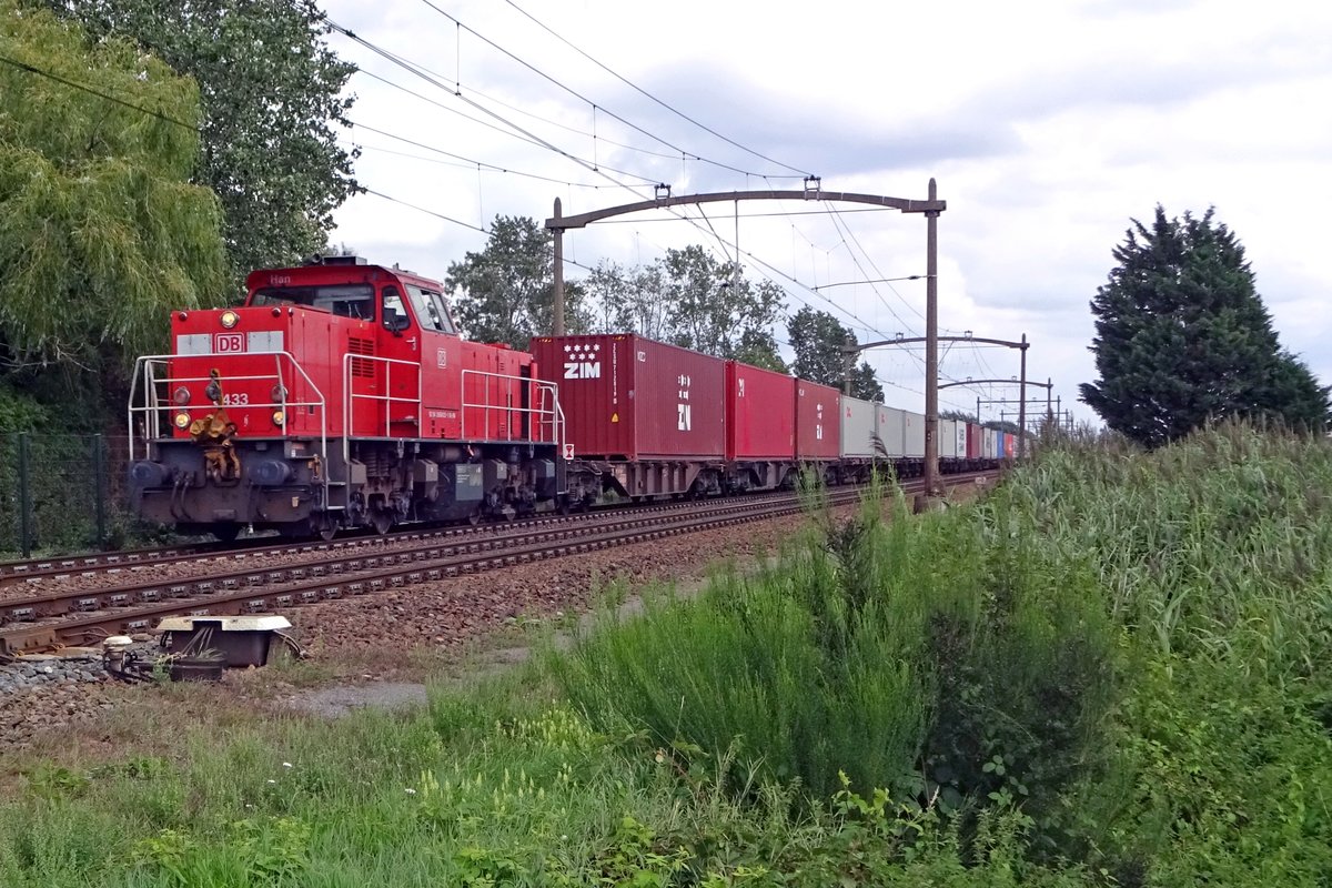 KLV mit 6433 passiert Hulten am 16 Augustus 2019. 