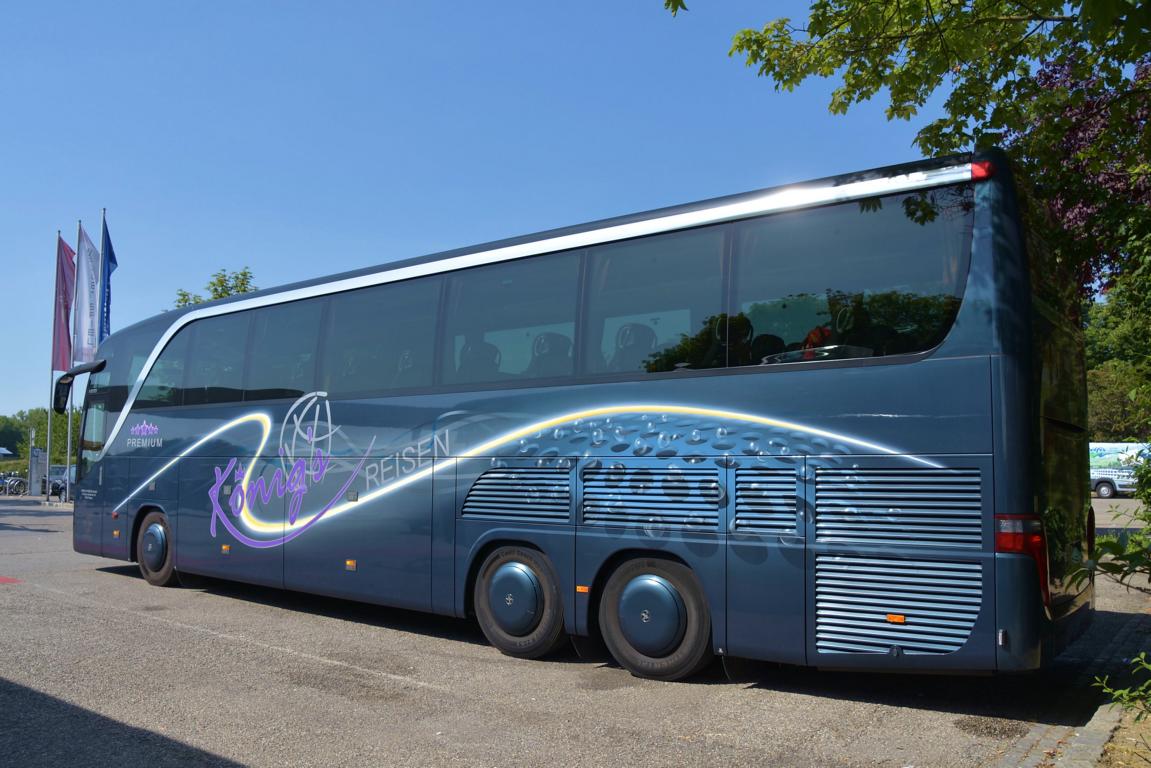  K�niglich  ausgestatteter Setra 416 HDH von K�NIG Reisen aus der BRD in Krems.