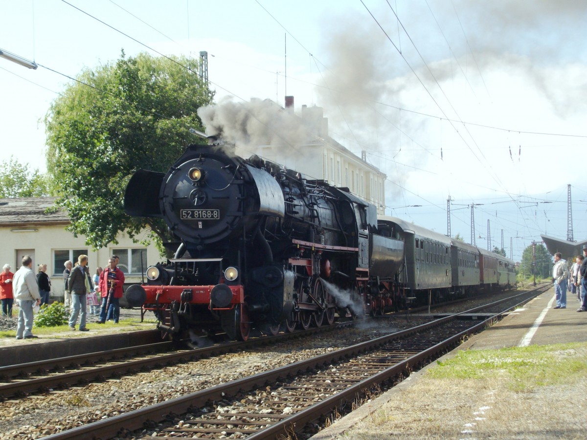 Kriegslok 52 8168 'macht Pause' und entlastet sich in N�rdlingen am 9 Juni 2009.