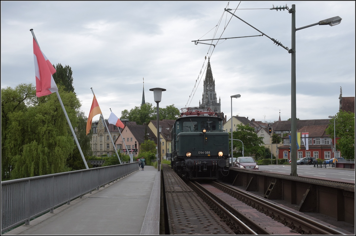 Krokodilalarm am See.

Rückfahrt 194 088 auf der Konstanzer Rheinbrücke. Mai 2022. 