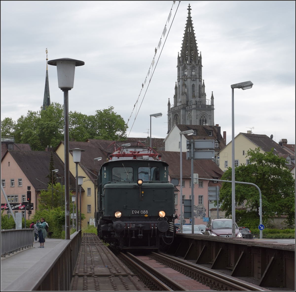 Krokodilalarm am See.

Rückfahrt 194 088 auf der Konstanzer Rheinbrücke. Mai 2022. 