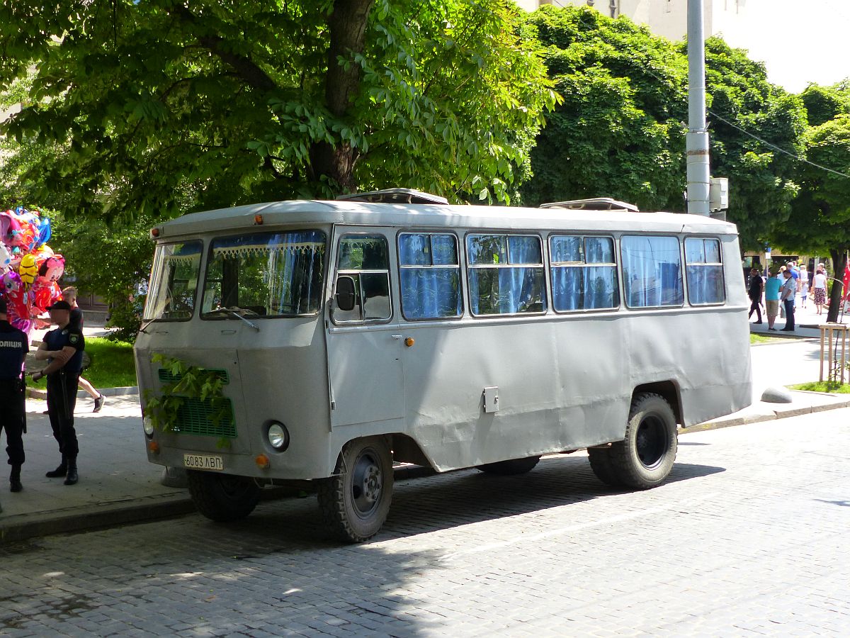 Kuban G1A1-02 Bus Prospekt Svobody, Lviv, Ukraine 27-05-2018.

Kuban G1A1-02 bus Prospekt Svobody, Lviv, Oekrane 27-05-2018.