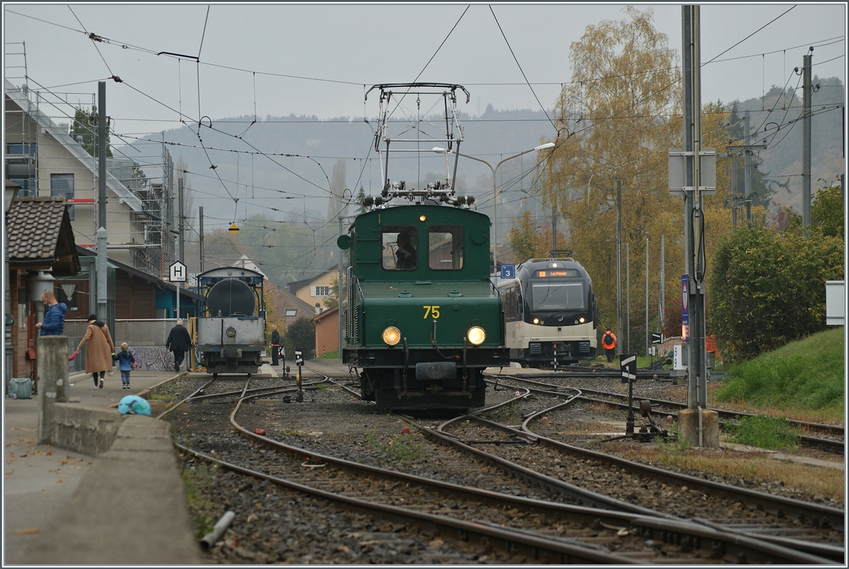  La DER 2021 du Blonay-Chamby  - seit zwei drei Jahren schliess die Blonay Chamby Bahn ihre Saison mit einem verstärkten Fahrplan am letzten Betriebs-Wochenende. Eine gute Gelegenheit nochmals ein paar Bilder der Museumsbahn anzufertigen, insbesondere auch, da die Besucherzahlen im Verhältnis zu den Pfingst- oder September-Festivals weitaus angenehmer ausfallen (weniger Risko für Beiwerk im Bild). Im Bild die +GF+ Ge 4/4 75 (Baujahr 1913 SLM/MFO) in Blonay.

30. Oktober 2021