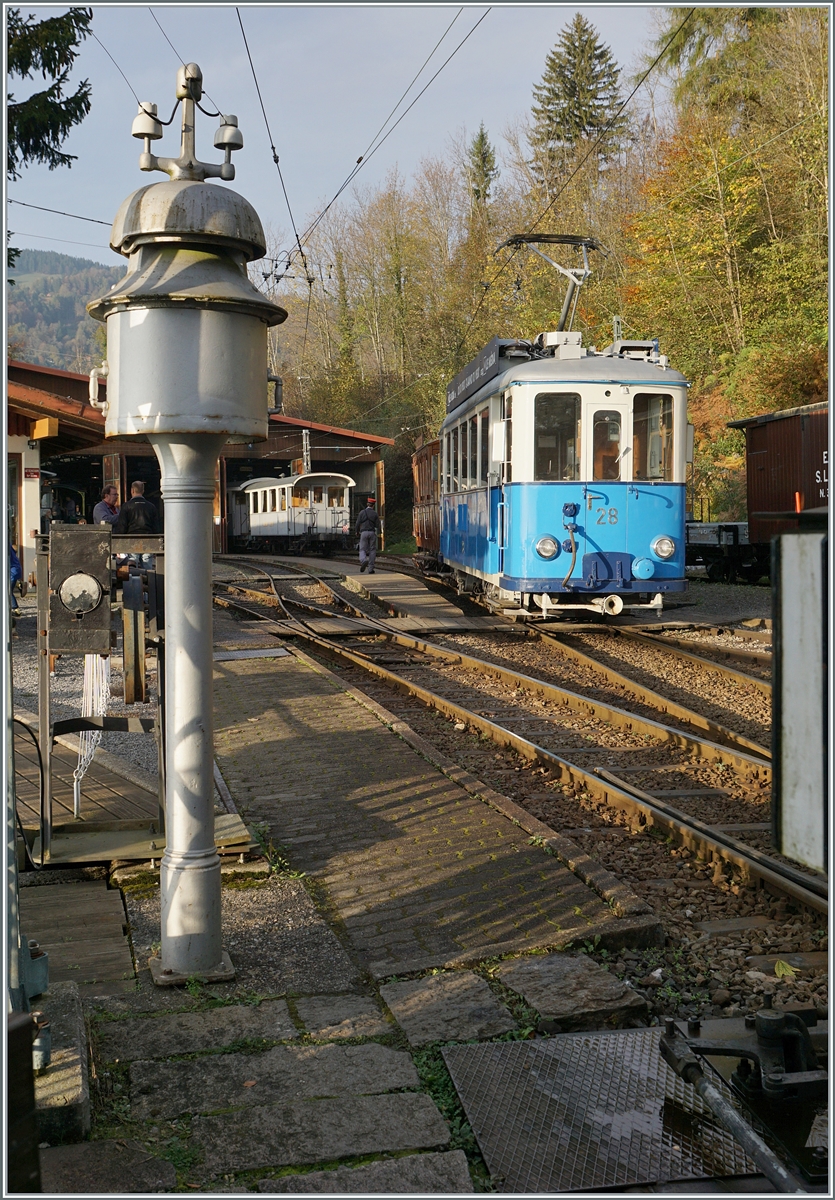 La DER de la Saison / Das Saison Ende der Blonay Chamby Bahn 2024 - Seit einigen Jahren zeigt die Blonay Chamby Bahn zum Saison Ende mit einem verdichteten Fahrplan noch einmal ihre herrlichen Fahrzeuge im Einsatz.
Dazu gehört auch der TL Ce 2/3 N° obwohl ich eher  richtige  Züge bevorzuge.

27. Okt. 2024