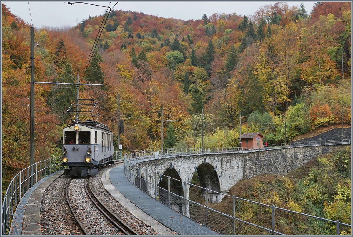 La Dernire du Blonay - Chamby - das 50. Jahre Jubilum beschliesst die Blonay Chamby Bahn mit einer Abschlussvorstellung: Der LLB ABFe 2/4 N 10 auf dem Viadukt der Baie de Clarens auf der Fahrt nach Blonay. Nach der Betriebseinstellung der Leukerbad Bahn am 27. Mai 1967 kam der Triebwagen zur Blonay Chamby Bahn. BCFeh 4/4 4/4 10 Der von SWS/SIG/BBC 1914 gebaute LLB BCFeh 2/4 ist bei der Blonay Chamby Bahn als ABFe 2/4 N 10, also ohne  h  fr Zahnrad beschriftet.
 28. Oktober 2018 