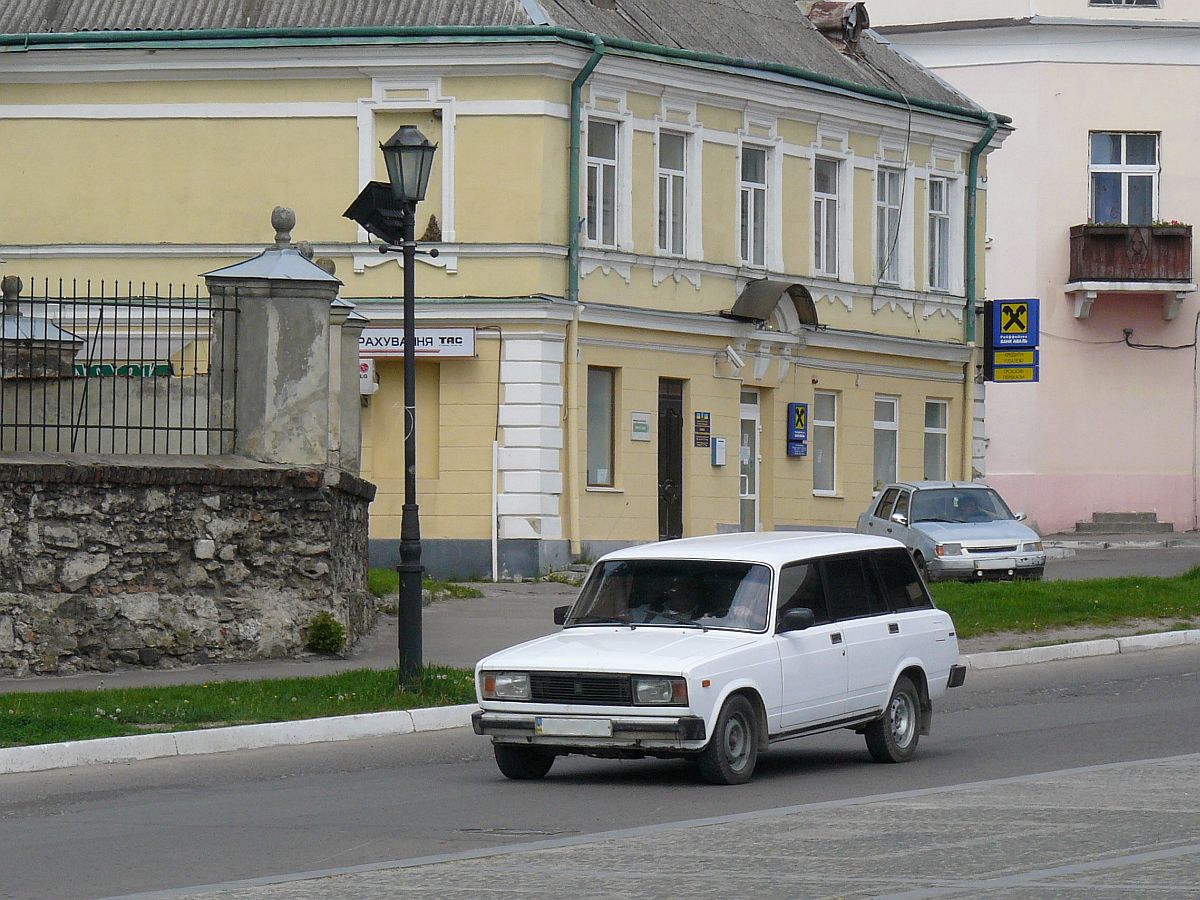 Lada 2104 Vichevaplatz Zhovkva, Ukraine 03-05-2014.

Lada 2104 Vichevaplein Zhovkva, Oekrane 03-05-2014.