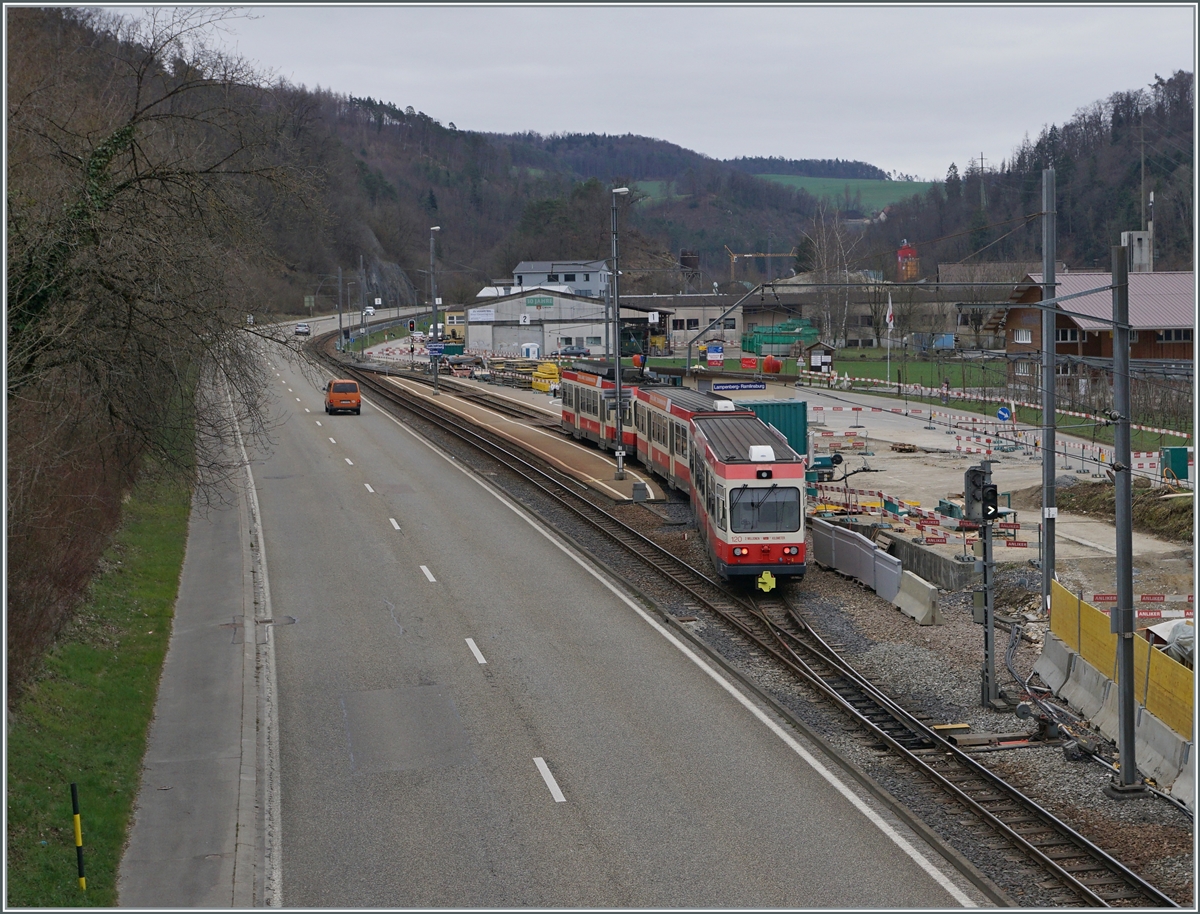 Lampenberg-Ramlinsburg: unübersehbar - es wird kräftig gebaut für die umspurung der WB. 

21. März 2021