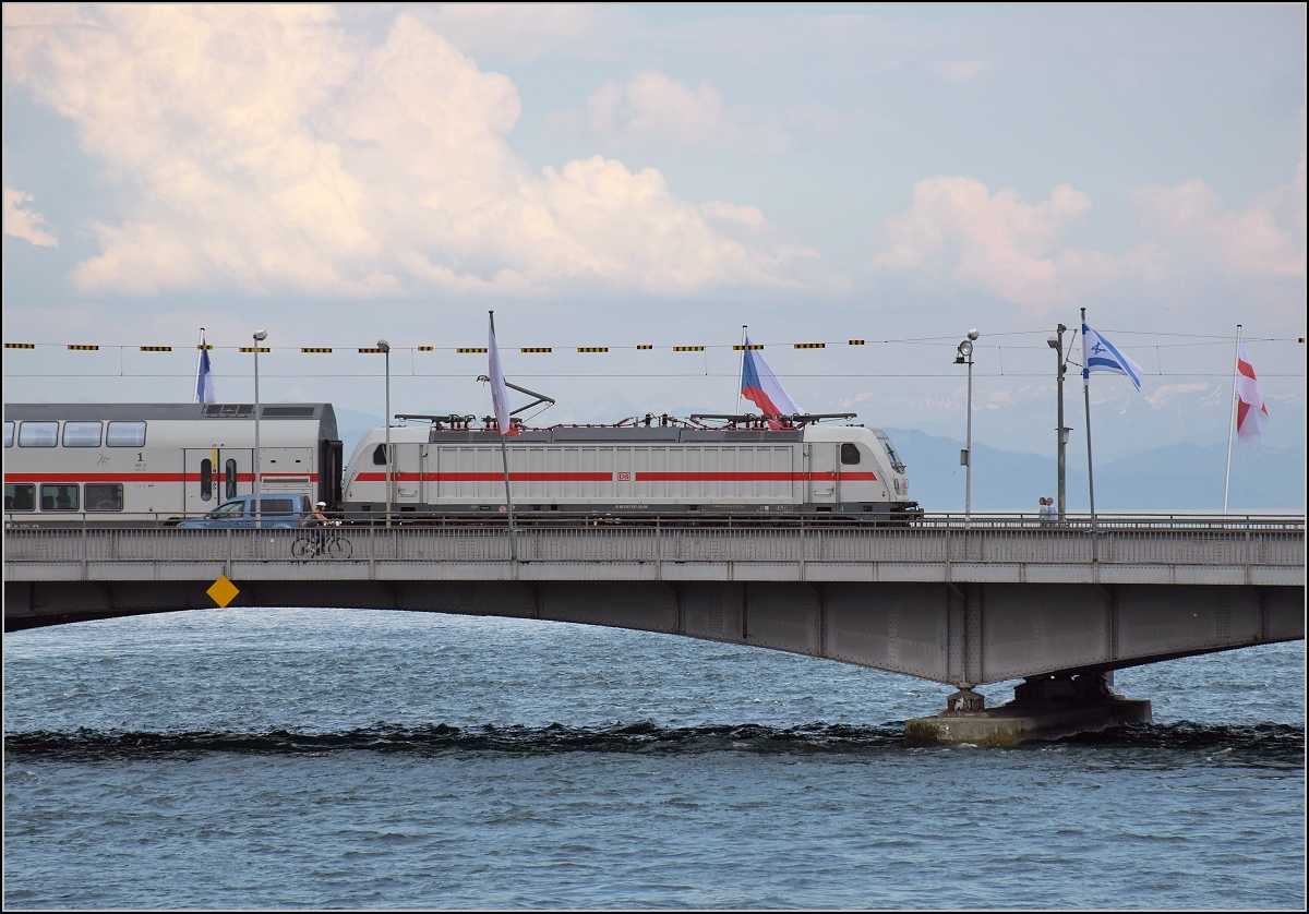 Langsam wird es ernst. 147 557 mit ihrem IC2 CH wagt sich fast schon in die Schweiz. Konstanz, Juni 2019.