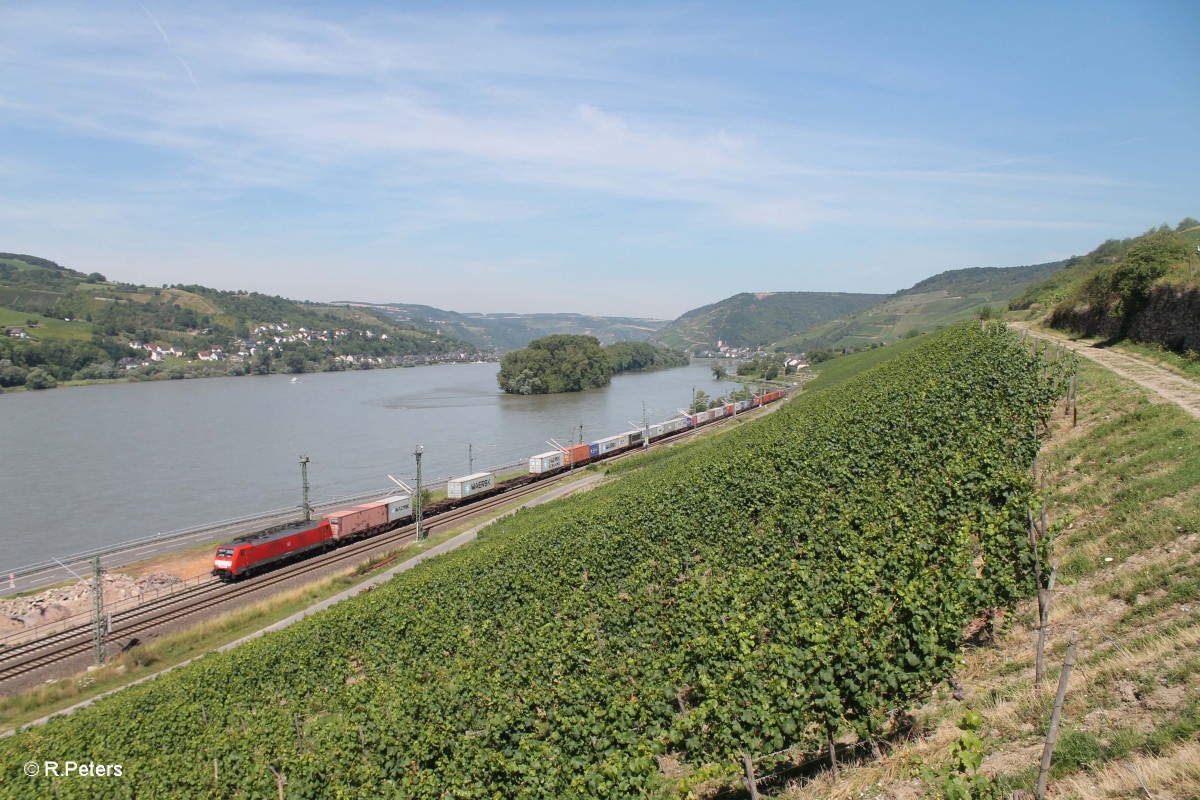 Latz 189 068 mit einem Containerzug bei Lorch am Rhein. 18.07.14