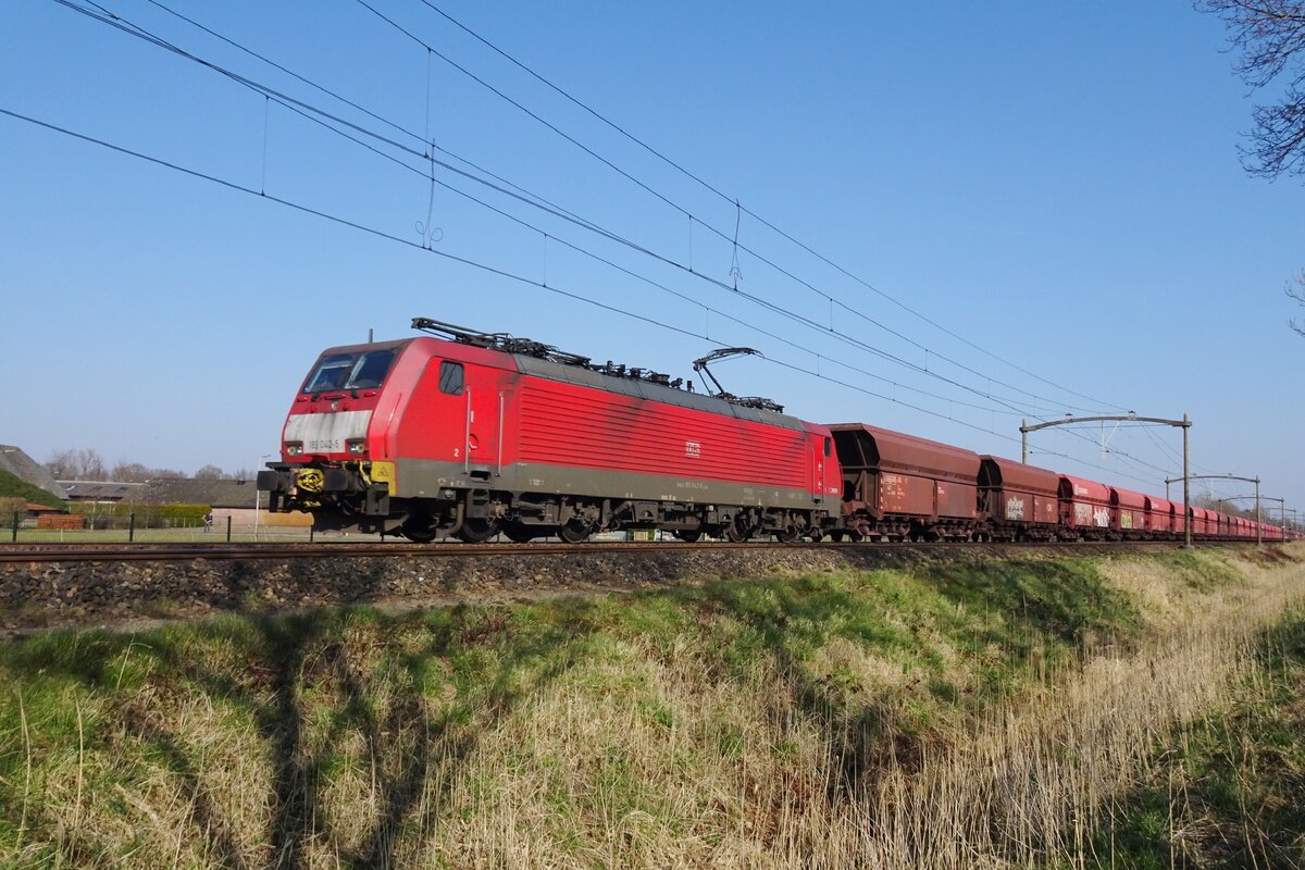 Leererzzug mit 189 042 durchfahrt Oisterwijk am 10 März 2022.