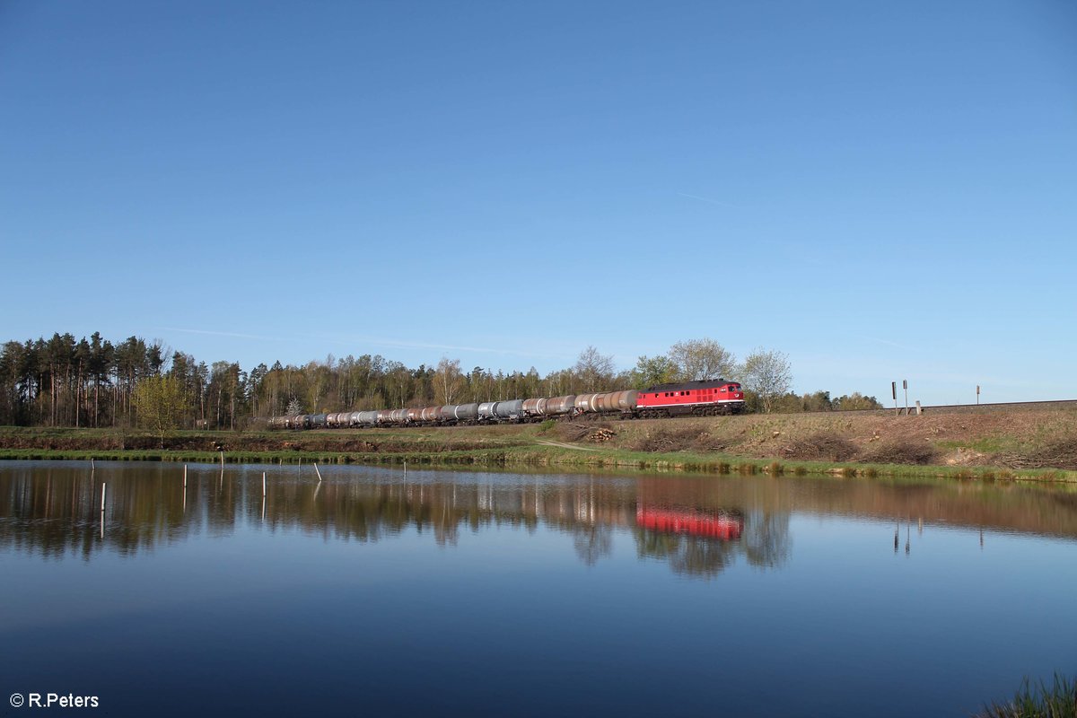 LEG 232 701 mit einem Kesselzug aus Neustadt a.d. Donau nach Bitterfeld kurz vor Wiesau/Oberpfalz. 22.04.19