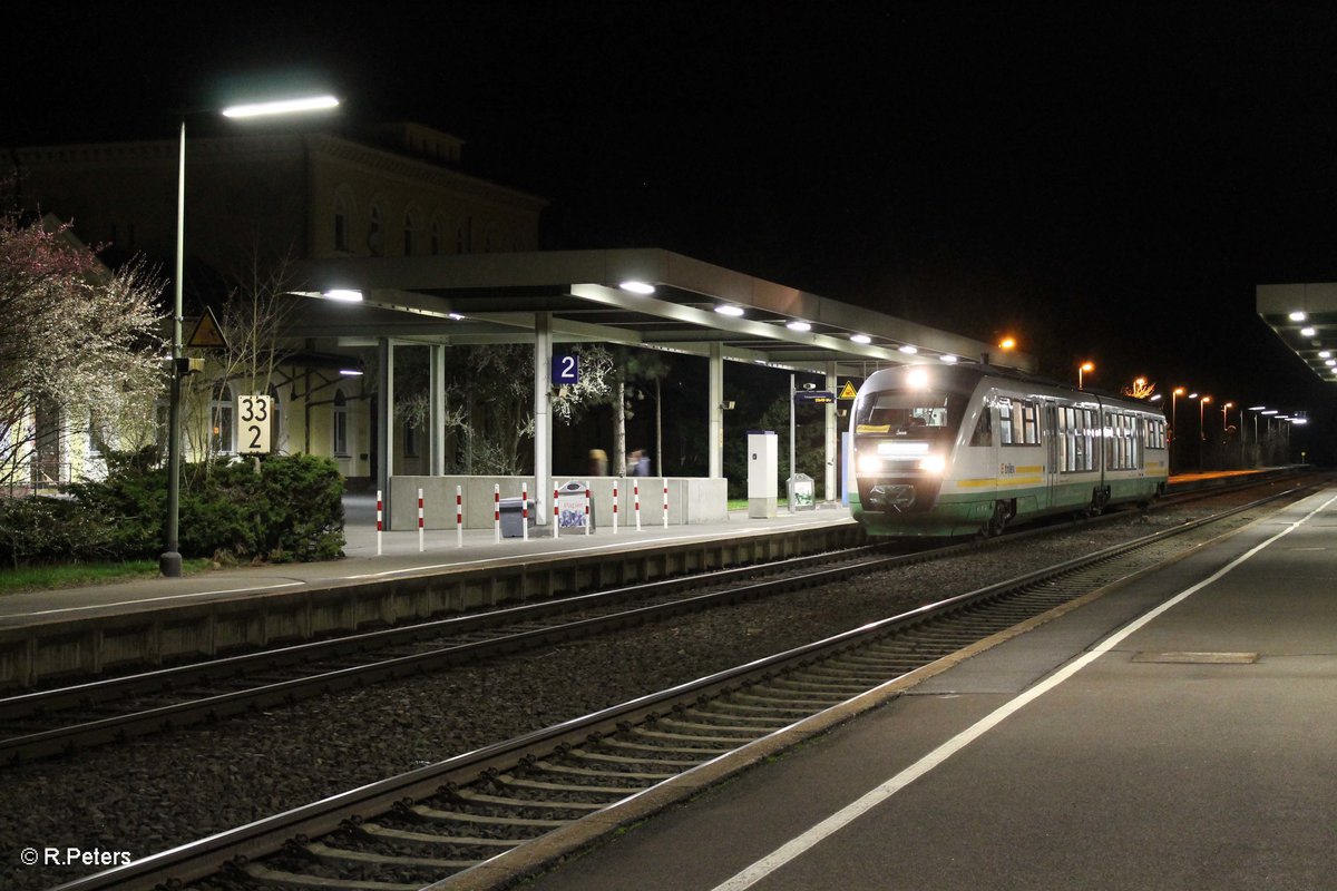 Leider ein Unbekannt gebliebener VT wartet als letzte OPB des Tages als OPB79753 Marktredwitz - Weiden in Wiesau/Oberpfalz auf die Weiterfahrt. 09.04.16