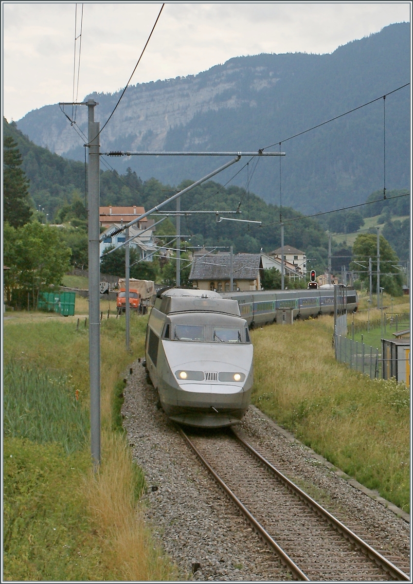 Leider längst Vergangenheit: ein TGV im Val de Travers auf dem Weg von Bern nach Paris. 

22. Juli 2010