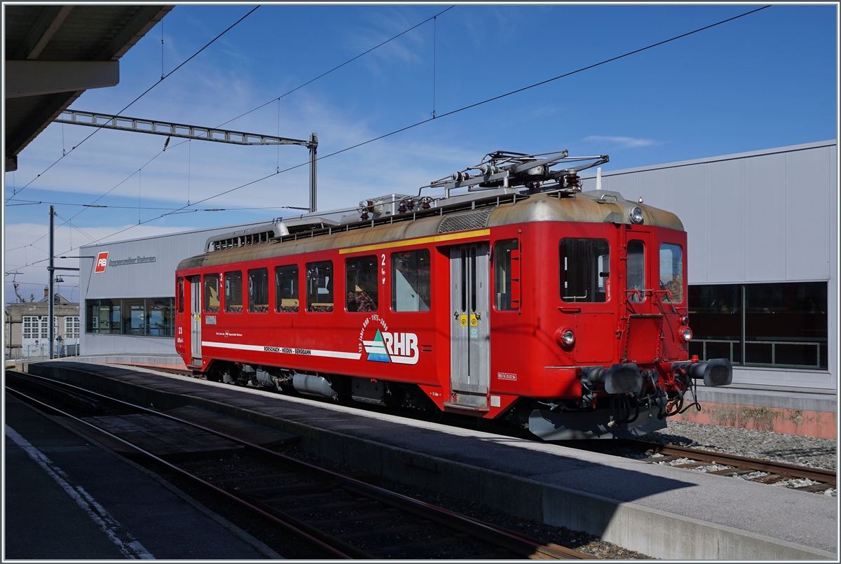 Leider nur abgebügelt gesehen (und fotografiert) der RHB ABDeh 2/4 N° 24 in Heiden. 

23. März 2021