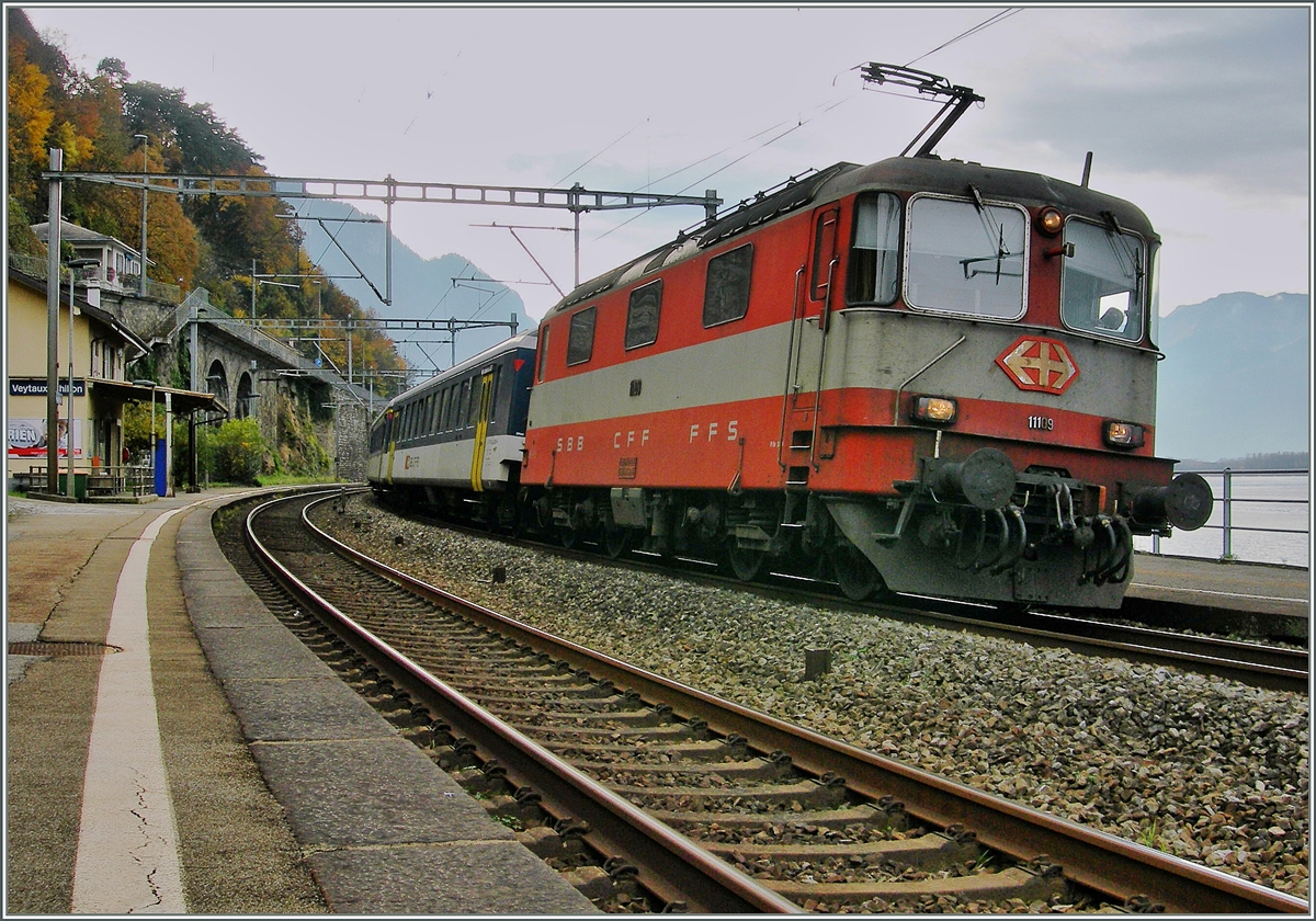 Leider ist die (seltene zu sehnende) Swiss-Express Re 4/4 II 11109 etwas überbelichtet, totzt Bilder-Nachbearbeitung.
Veytaux-Chillon, den 19. Nov. 2006     o