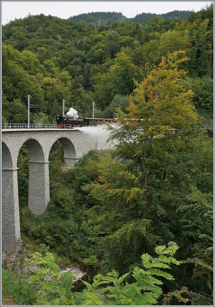 Les chemin de fer disparus - Die verschwundenen Bahnen (Zell - Todtnau 1889 1967) - Auf dem Baye de Clarens Viadukt lässt die SEG G 2x 2/2 105 der Blonay - Chamby Bahn mächtig dampf ab

14. Sept. 2025