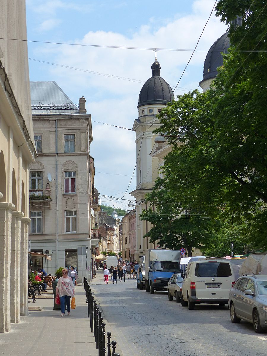 Lesi Ukrainky Strasse, Lviv, Ukraine 24-05-2018.

Lesi Ukrainky straat, Lviv, Oekrane 24-05-2018.