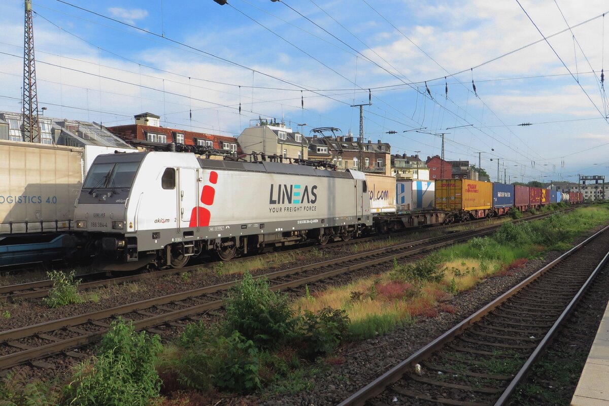Lineas 186 384 schleppt am 19 Mai 2022 ein KLV durch K�ln West.