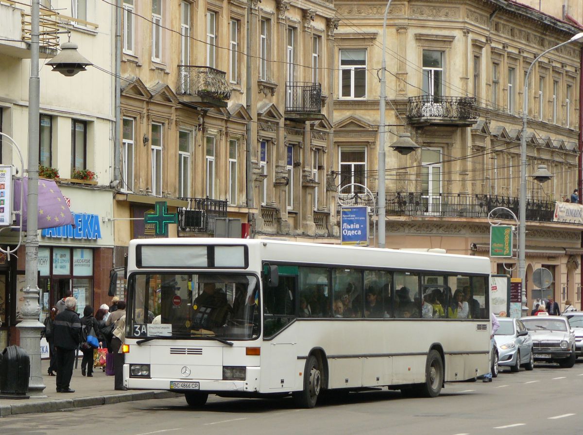 LKAP nr 1 (Львівське комунальне автотранспортне підприємство nr 1) Mercedes-Benz O405N Bus. Prospekt Svobody, Lviv, Ukraine 22-05-2015.

LKAP nr 1 (Львівське комунальне автотранспортне підприємство nr 1) Mercedes-Benz O405N bus. Prospekt Svobody, Lviv, Oekrane 22-05-2015.