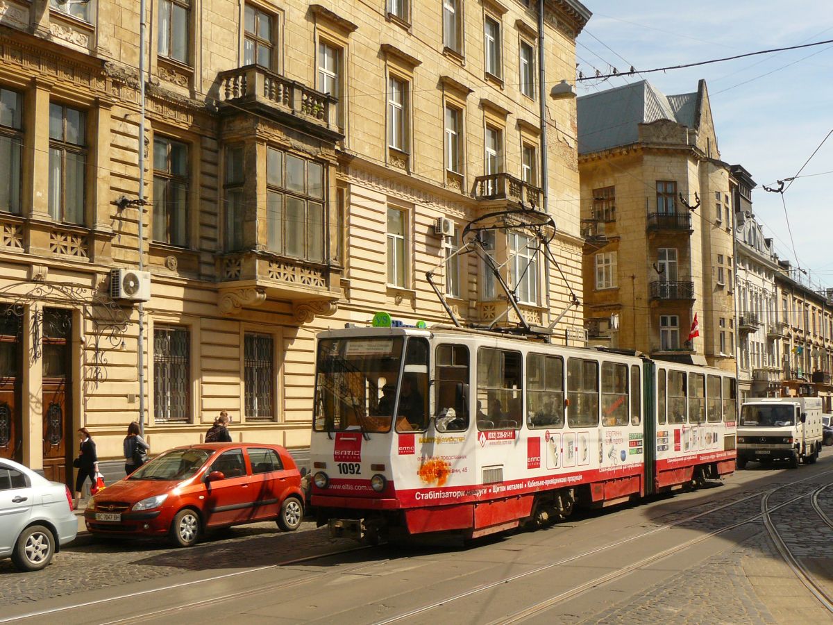 LKP (Львівське комунальне підприємство) LET (Lviv Elektro Trans) TW 1092 Tatra KT4SU Baujahr 1985. Soborna Platz, Lviv, Ukraine 18-05-2015.

LKP (Львівське комунальне підприємство) LET (Lviv Elektro Trans) tram 1092 Tatra KT4SU bouwjaar 1985. Soborna plein, Lviv, Oekrane 18-05-2015.