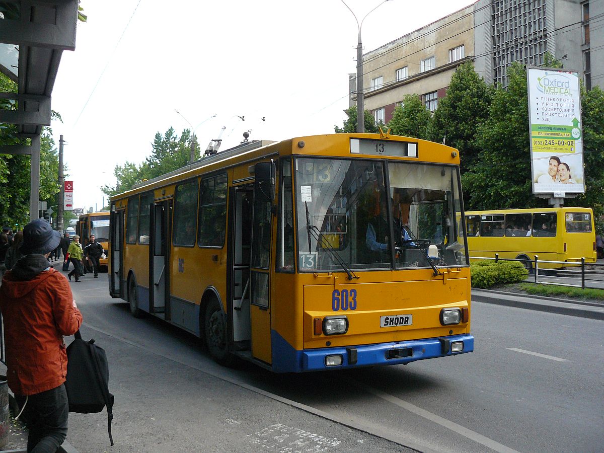 LKP (Львівське комунальне підприємство) LET (Lviv Elektro Trans) O-Bus 603 koda 14Tr11/6 Baujahr 1991. Prospekt Viacheslava Chornovola, Lviv, Ukraine 28-05-2015.

LKP (Львівське комунальне підприємство) LET (Lviv Elektro Trans) trolleybus 603 koda 14Tr11/6 bouwjaar 1991. Prospekt Viacheslava Chornovola, Lviv, Oekrane 28-05-2015.