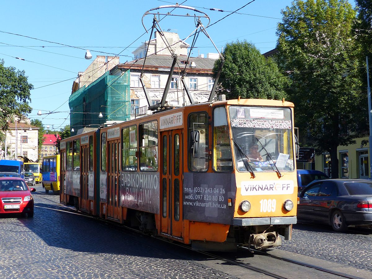 LKP (Львівське комунальне підприємство) LET (Lviv Elektro Trans) TW 1089 Tatra KT4SU Baujahr 1985. Knyazya Yaroslava Osmomysla Platz, Lviv, Ukraine 28-08-2016.

LKP (Львівське комунальне підприємство) Lviv Elektro Trans tram 1089 Tatra KT4SU bouwjaar 1985. Knyazya Yaroslava Osmomysla plein, Lviv, Oekrane 28-08-2016.