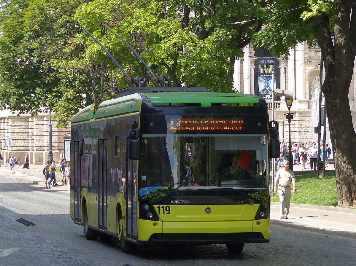 LKP (Львівське комунальне підприємство) LET (Lviv Elektro Trans) O-Bus 119 Elektron Т19102 Baujahr 2016. Prospekt Svobody, Lviv 27-05-2018.


LKP (Львівське комунальне підприємство) LET (Lviv Elektro Trans) trolleybus 119 Elektron Т19102 bouwjaar 2016. Prospekt Svobody, Lviv 27-05-2018.