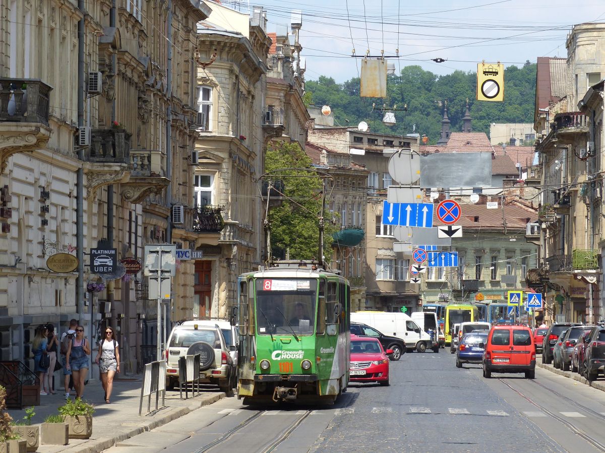 LKP (Львівське комунальне підприємство) LET (Lviv Elektro Trans) TW 1101 Tatra KT4SU Baujahr 1986. Ivana Franka Strasse, Lviv 31-05-2018.

LKP (Львівське комунальне підприємство) LET (Lviv Elektro Trans) tram 1101 Tatra KT4SU bouwjaar 1986. Ivana Franka straat, Lviv 31-05-2018.