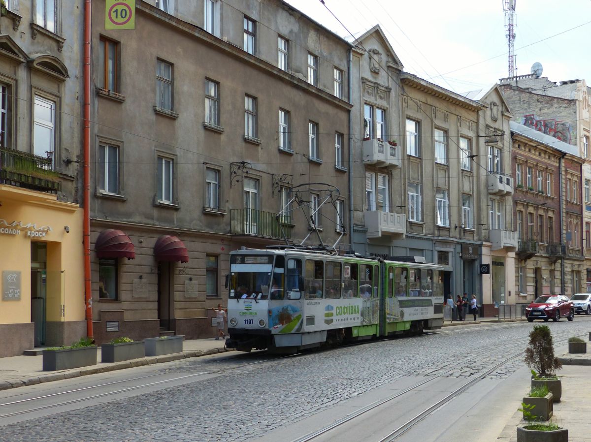 LKP (Львівське комунальне підприємство) LET (Lviv Elektro Trans) Strassenbahn 1107 Tatra KT4SU Baujahr 1987. Ivana Franka Strasse, Lviv 31-05-2018.

LKP (Львівське комунальне підприємство) LET (Lviv Elektro Trans) tram 1107 Tatra KT4SU bouwjaar 1987.  Ivana Franka straat, Lviv 31-05-2018.