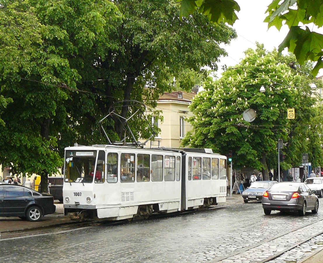 LKP (Львівське комунальне підприємство) Lviv Elektro Trans TW 1007 Stepana Banderystrasse, Lviv 16-05-2014.

LKP (Львівське комунальне підприємство) Lviv Elektro Trans tram 1007 Stepana Banderystraat, Lviv 16-05-2014.