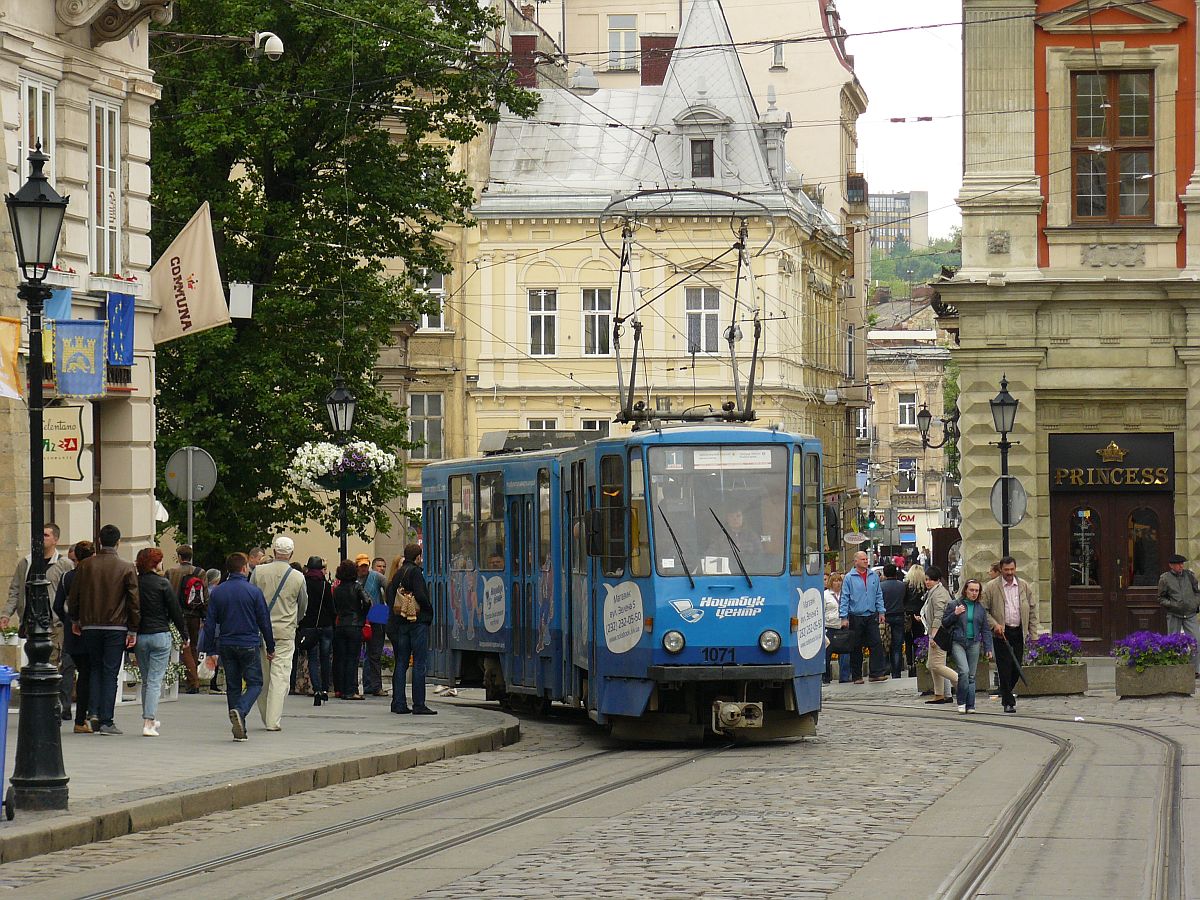 LKP (Львівське комунальне підприємство) Lviv Elektro Trans TW 1071 Rynokplatz, Lviv 08-05-2014.

LKP (Львівське комунальне підприємство) Lviv Elektro Trans tram 1071 Rynokplein, Lviv 08-05-2014.