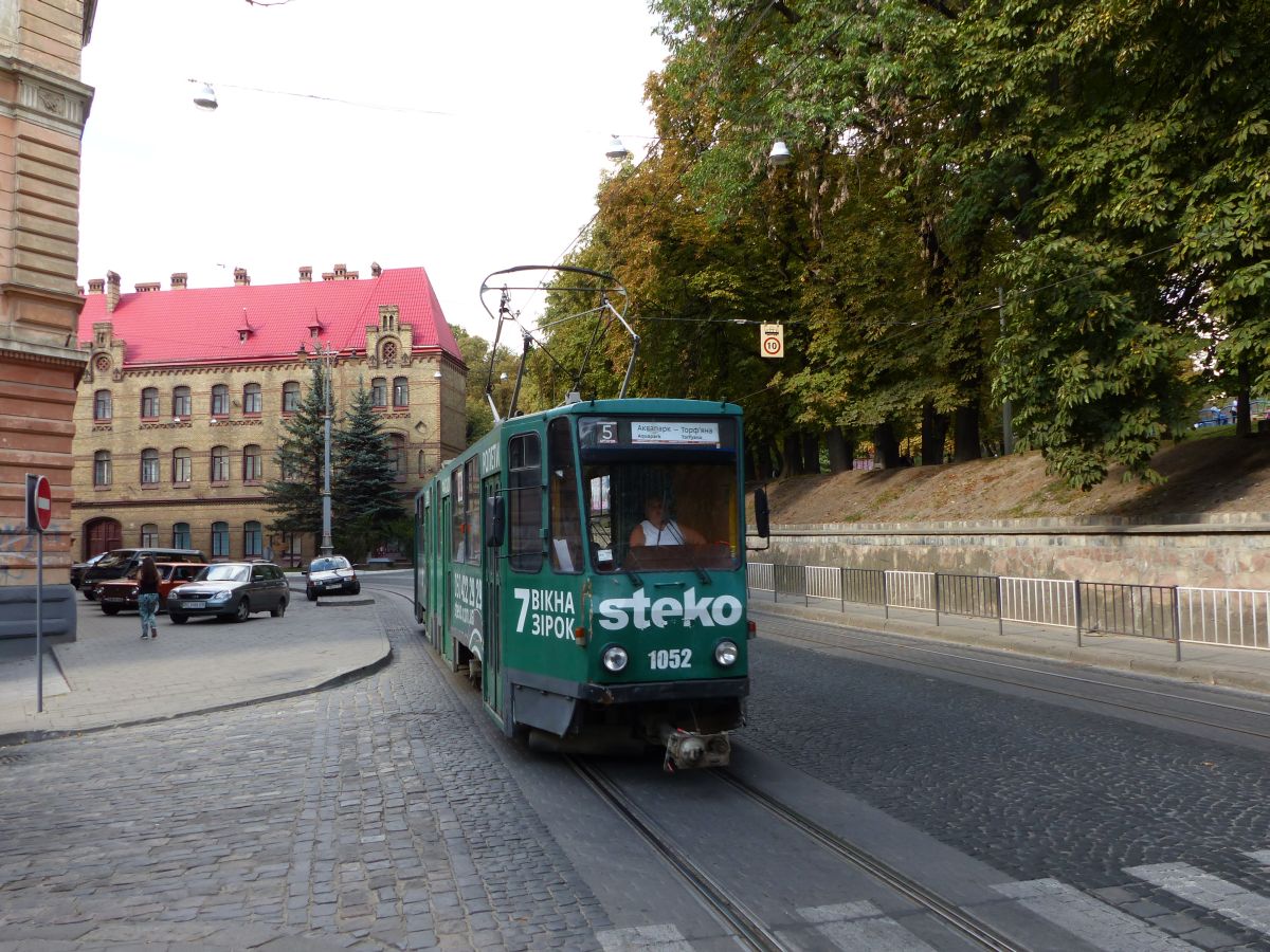 LKP (Львівське комунальне підприємство) Lviv Elektro Trans TW 1052 Tatra KT4SU Baujahr 1984. Pidvalna Strasse, Lviv, Ukraine 30-08-2016.


LKP (Львівське комунальне підприємство) Lviv Elektro Trans tram 1052 Tatra KT4SU bouwjaar 1984. Pidvalna straat, Lviv, Oekrane 30-08-2016.