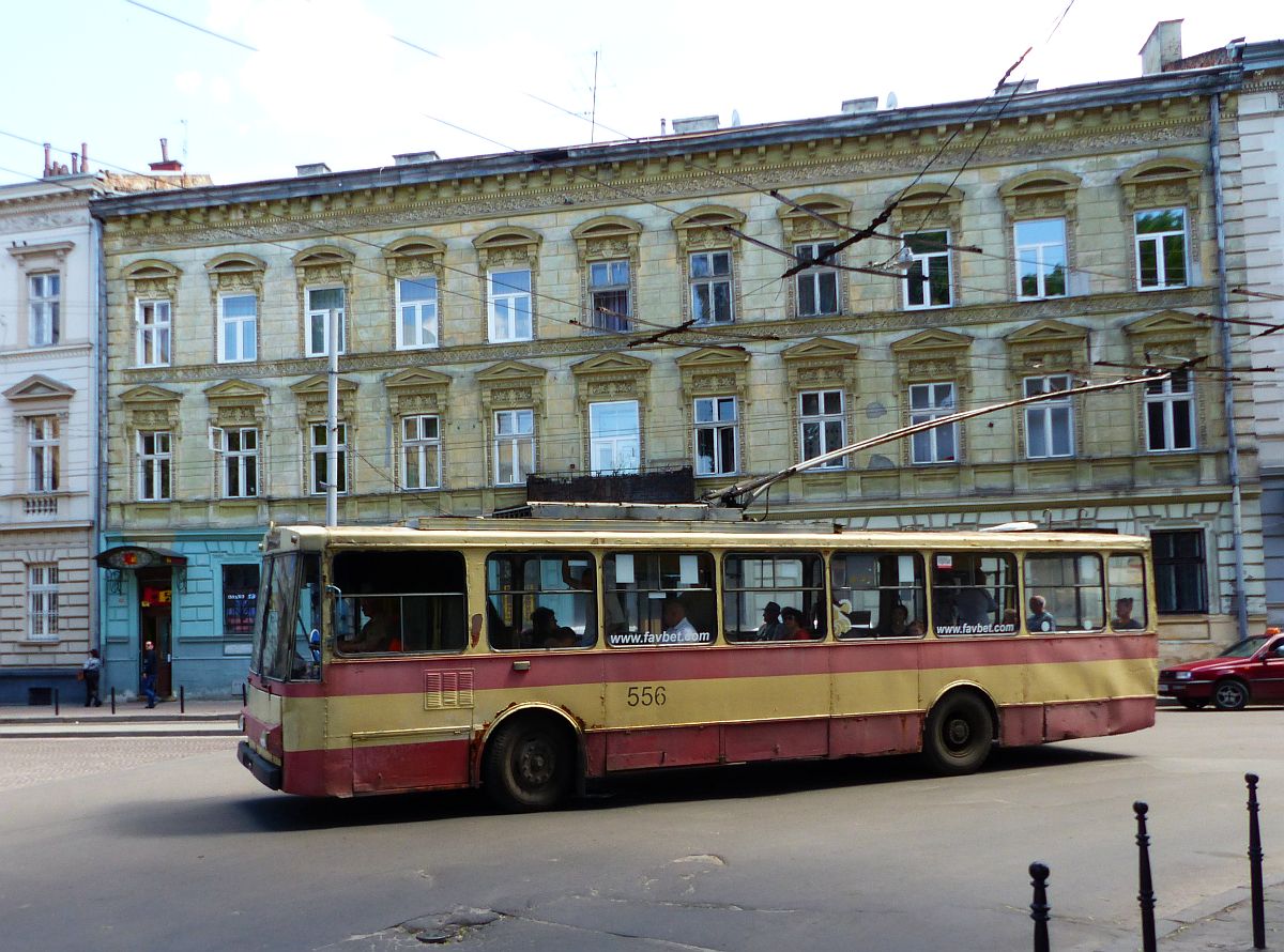 LKP (Львівське комунальне підприємство) Lviv Elektro Trans O-us 560 koda 14Tr02 Baujahr 1989. Universitetska Strasse, Lviv, Ukraine 28-05-2017.

LKP (Львівське комунальне підприємство) Lviv Elektro Trans trolleybus 560 koda 14Tr02 bouwjaar 1989. Universitetska straat, Lviv, Oekrane 28-05-2017.