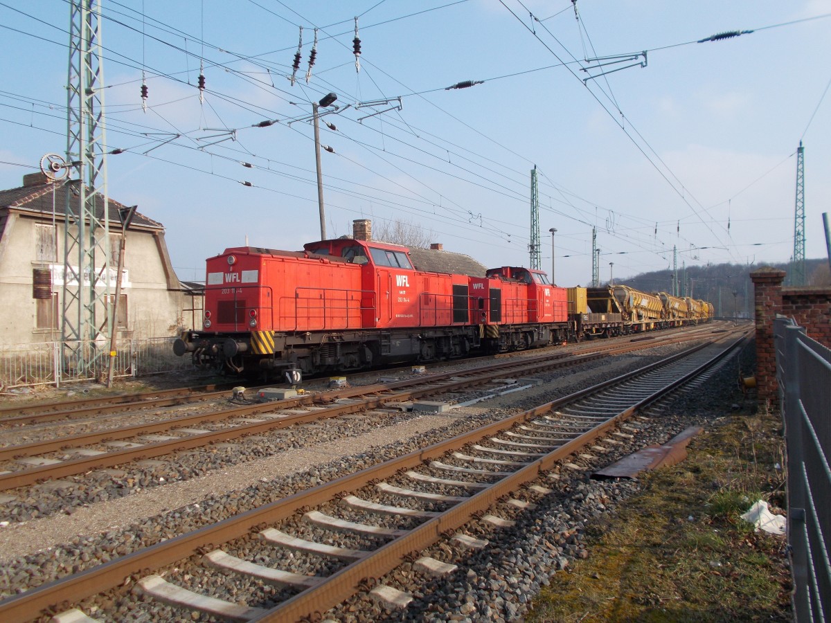 Lok 22 und 23 von der WFL im Doppel,am 16.März 2015,neben dem alten Kleinbahnhof in Bergen/Rügen.