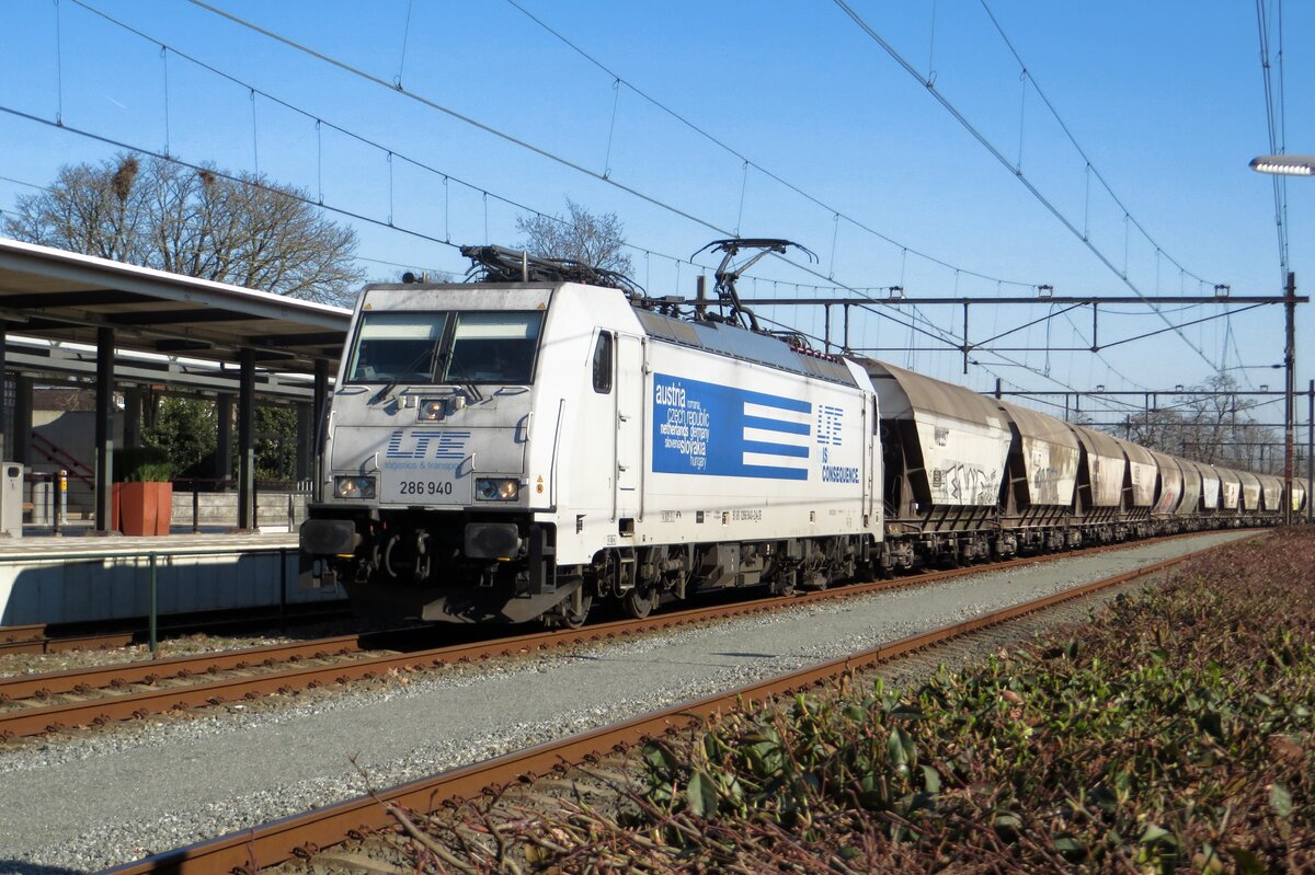 LTE (1)286 940 treft am 2 M�rz 2021 mit ein Getreidezug in Oss ein.