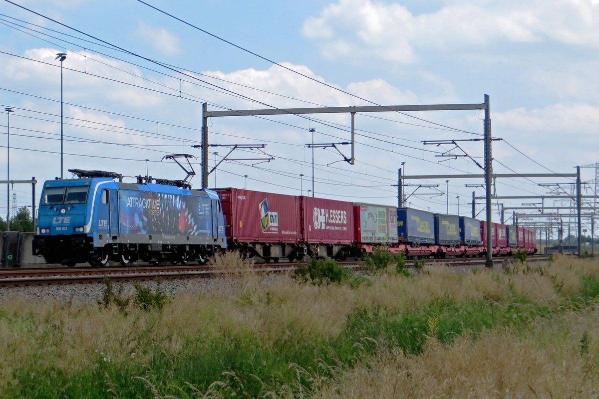 LTE 186 943 zieht der Rzepin-Shuttle KLV durch Valburg CUP am 12 Juni 2020.