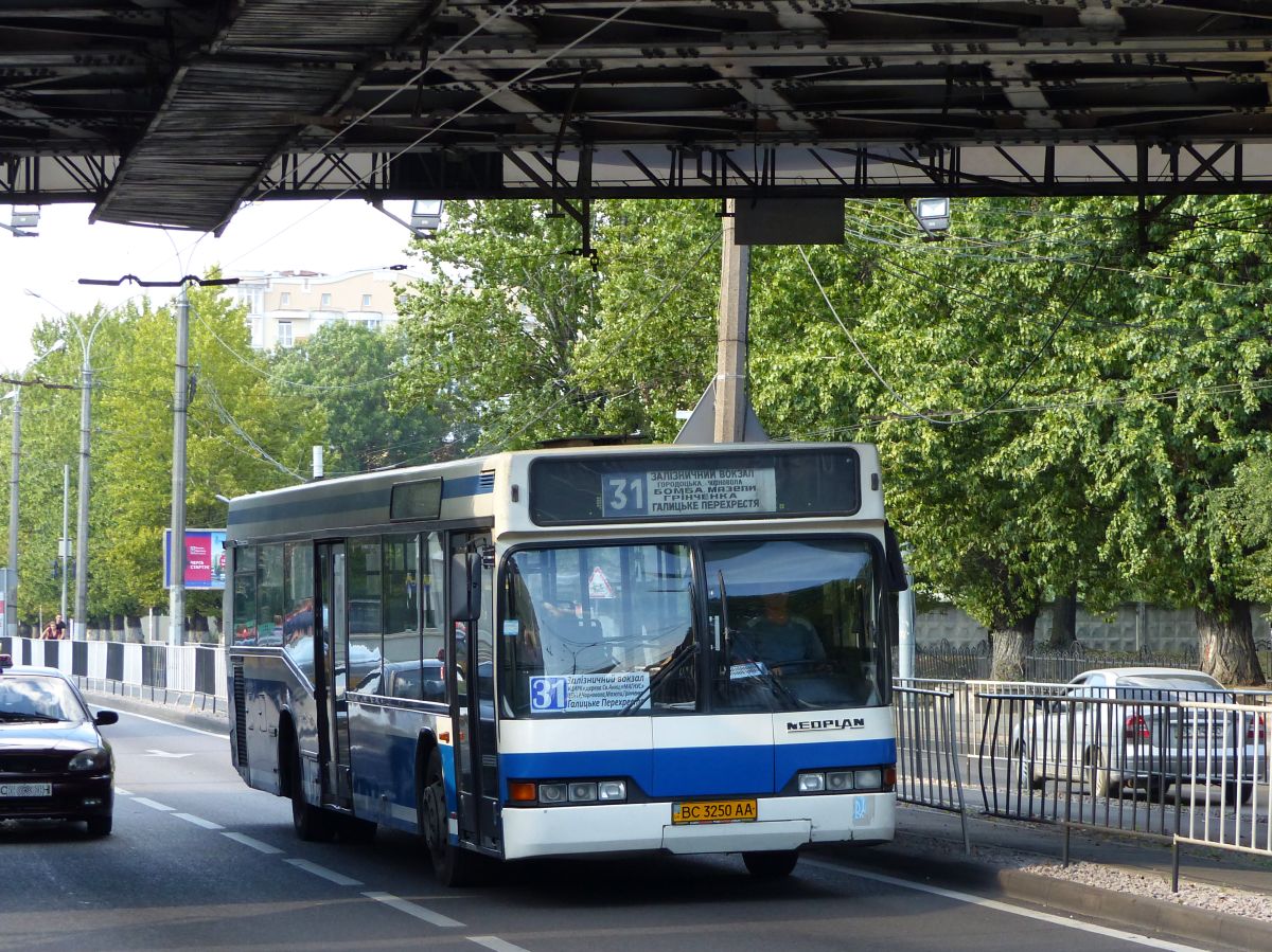 Lviv ATP-14630 Neoplan N4016NF Bus. Ex Rhein-Sieg-Verkehrsgesellschaft RSVG, Troisdorf, Deutschland. Prospekt Viacheslava Chornovola, Lviv, Ukraine 04-09-2016.

Lviv ATP-14630 Neoplan N4016NF bus. Ex Rhein-Sieg-Verkehrsgesellschaft RSVG, Troisdorf, Duitsland. Prospekt Viacheslava Chornovola, Lviv, Oekrane 04-09-2016.