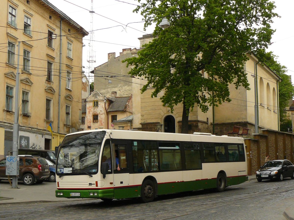 Lviv Uspih BM  DAF Den Oudsten Alliance city Bus ex-RET, Rotterdam NL Baujahr 1997. Ivana Honty Strasse Lviv, Ukraine 08-05-2014.

Lviv Uspih BM  DAF Den Oudsten Alliance city bus ex-RET, Rotterdam NL bouwjaar 1997. Ivana Honty straat Lviv, Oekrane 08-05-2014.