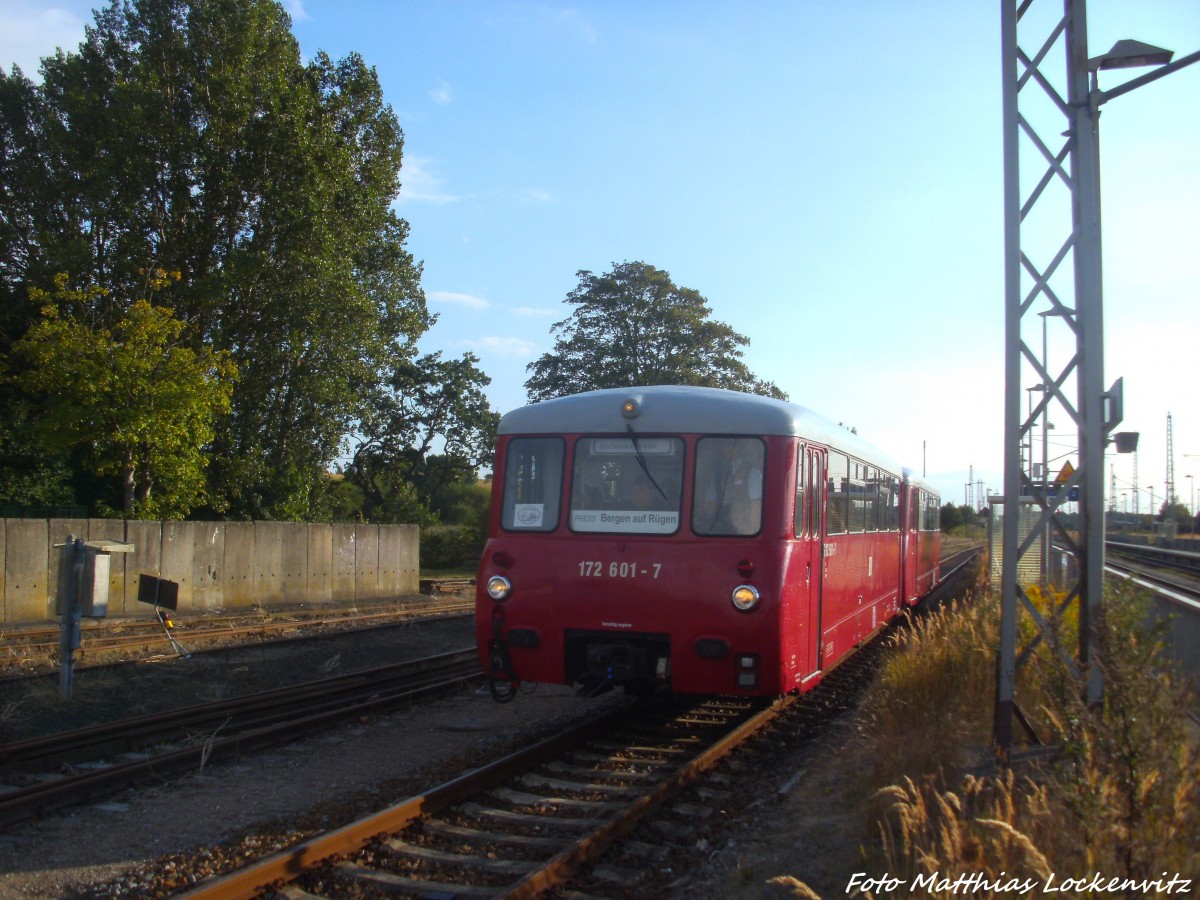 LVT 172 001 und 172 601 beim einfahren in den Bahnhof Bergen auf R�gen am 23.8.14
