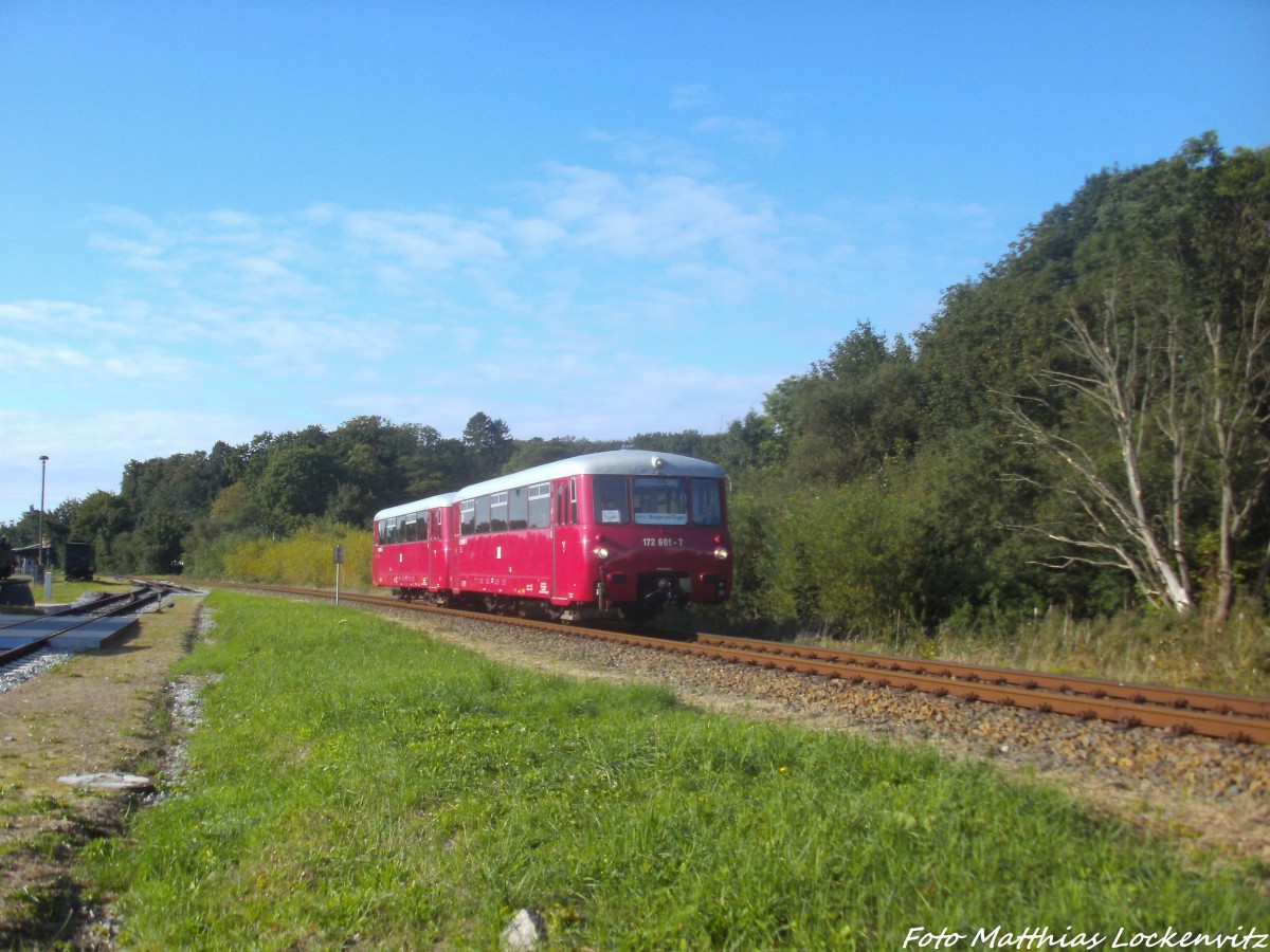 LVT 172 001 und 172 601 beim verlassen des Bahnhofs Putbus in Richtung Bergen auf R�gen am 24.8.14