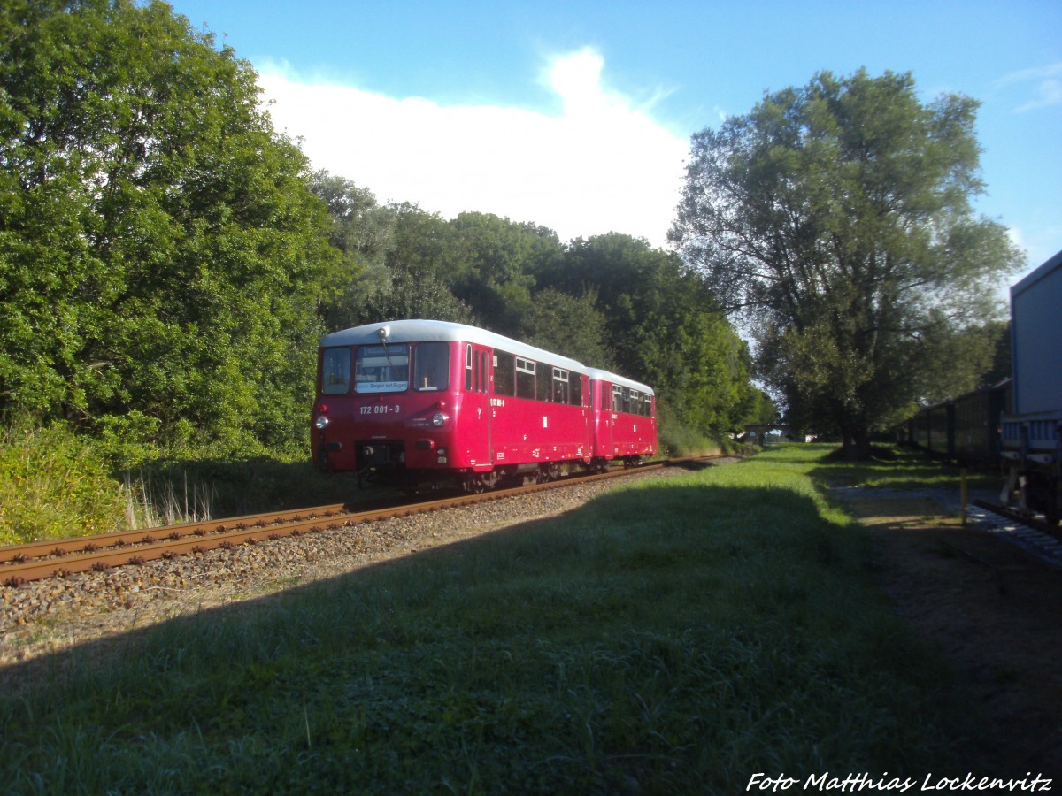 LVT 172 001 und 172 601 beim verlassen des Bahnhofs Putbus in Richtung Bergen auf R�gen am 24.8.14